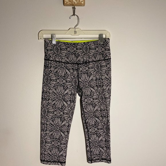 VICTORIA'S SECRET SPORT VSX Women's XS Active Knockout Capri Cropped Leggings - Picture 1 of 9